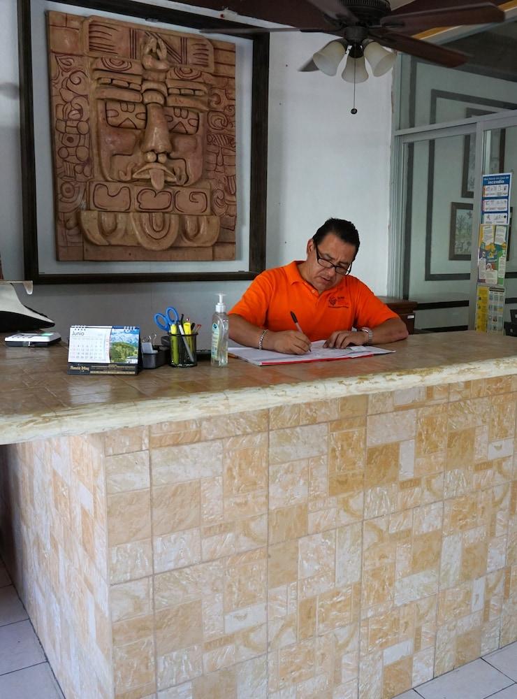 Hotel Real Azteca Chetumal Bagian luar foto